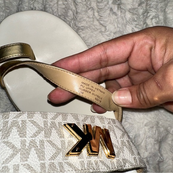 Michael Kors monogram Sidney toe sandal - Picture 5 of 17
